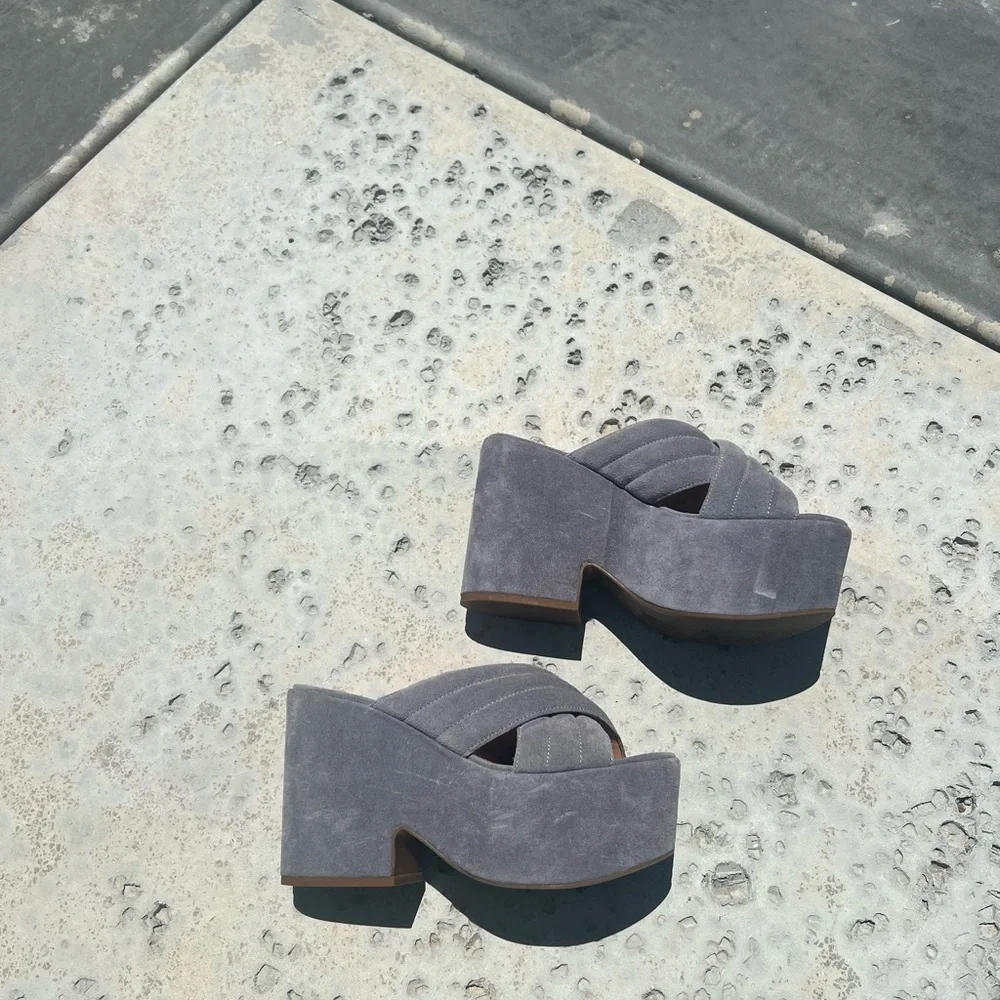 Sigerson Morrison Gray Platform Shoes with Modern Design - Picture 3 of 7